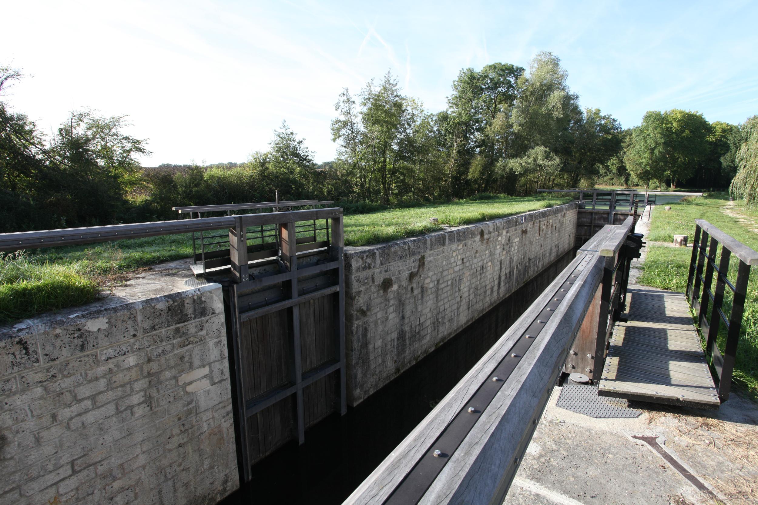 Sluis de Hateau, Canal d'Orleans