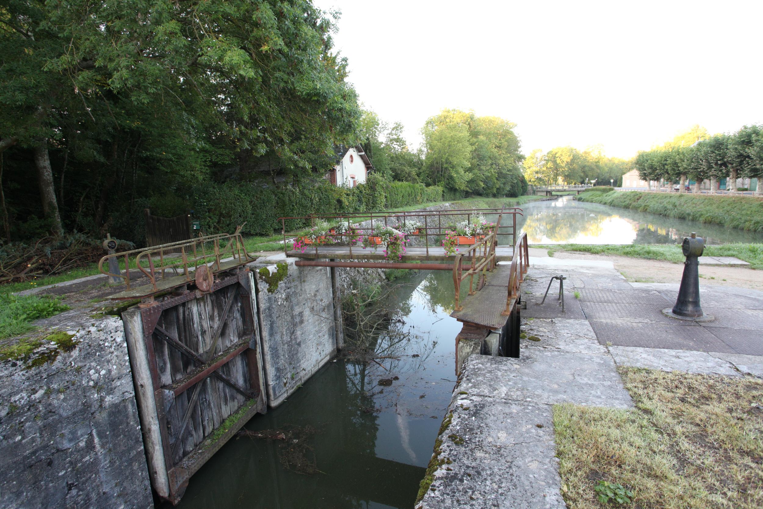 Sluis Vitry aux Loges, Canal d'Orleans