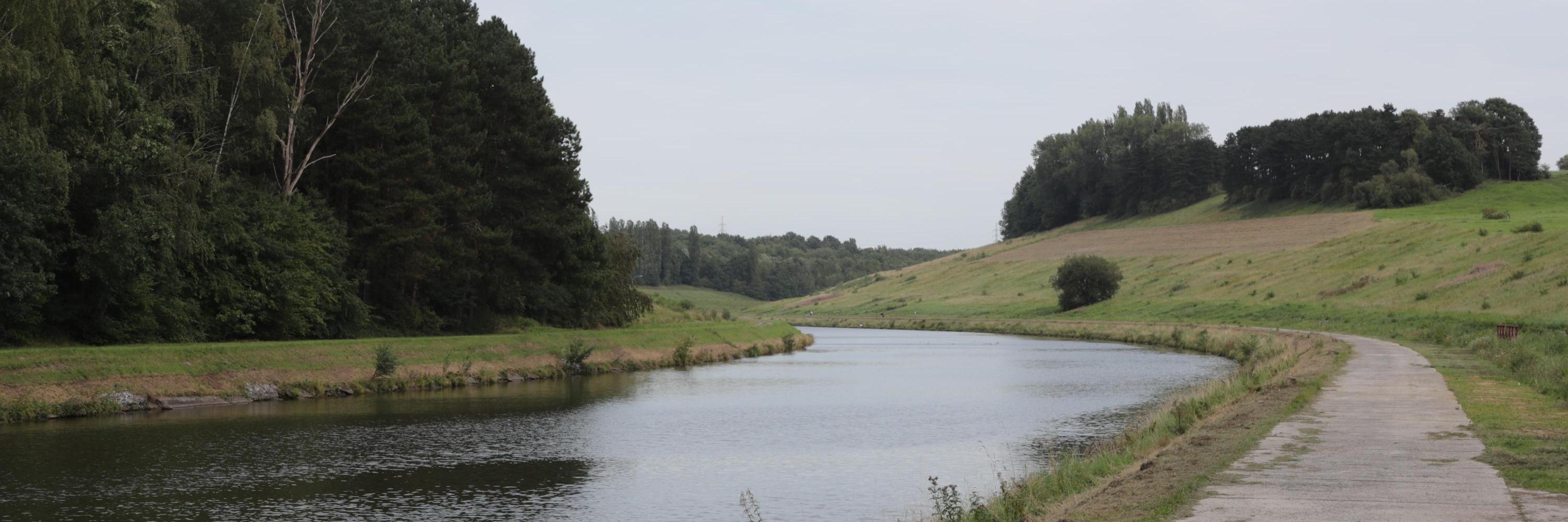 Canal Charleroi Bruxcelles bij  Godarville